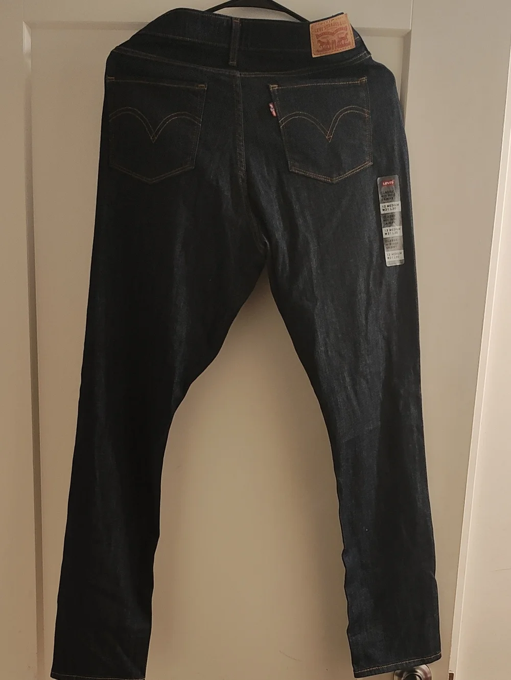 Levi's Women's en’s Dark Indigo Slim Straight Jeans.